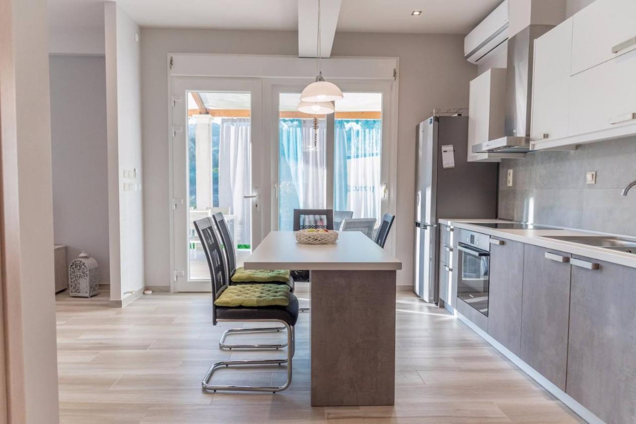 Athena Apartments Vitaládes エクステリア 写真
